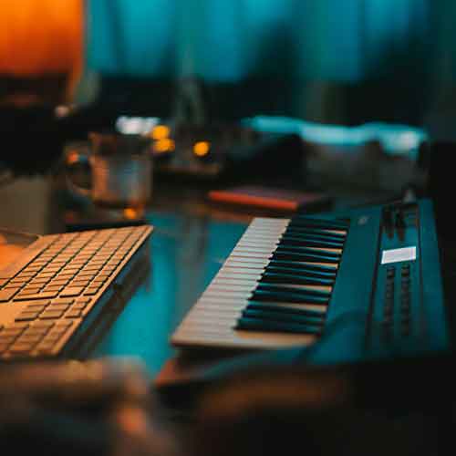 دانلود اهنگ عربی ارزومه فراموشت کنم ریمیکس